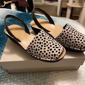 Never worn Reaction Kenneth Cole sandals